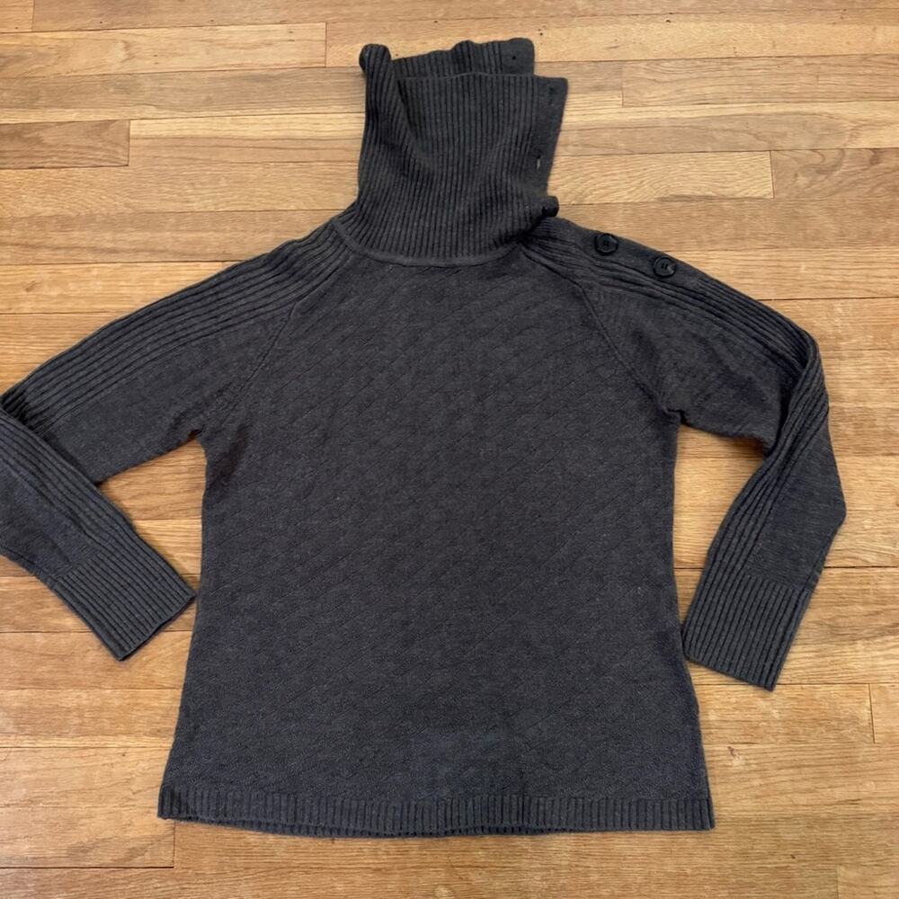 Liz Claiborne Cowl Neck Button Sweater – Size Medium M
 b12